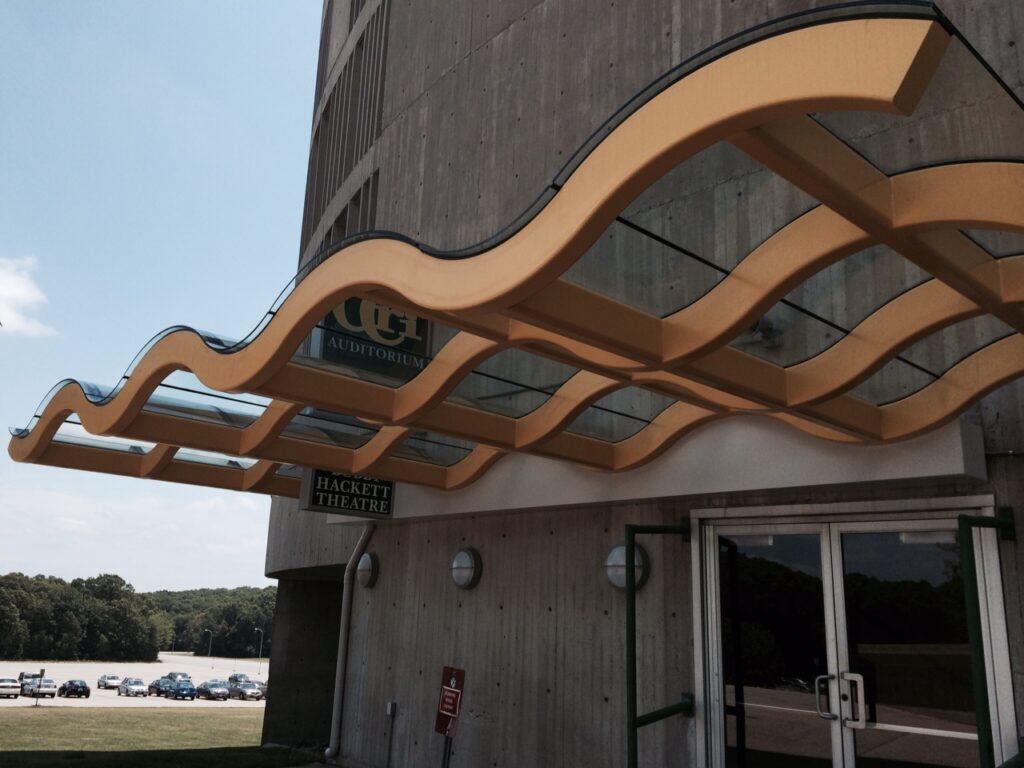 Isoclima Specialty Glass: Shaping the Future with Bent Glass Solutions