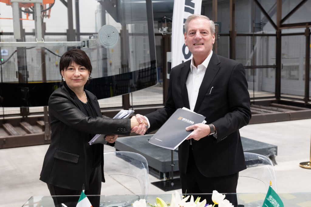 Ceer Partners with Isoclima to Deliver the World’s Largest Windshields Made from Next Generation Glass for Flagship EVs