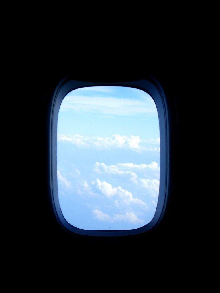 How Aircraft Windows Are Made and Why They Do Not Break